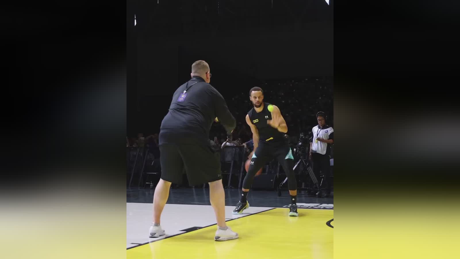 出一大波中, 库里社媒晒 出一大波中, 库里社媒晒