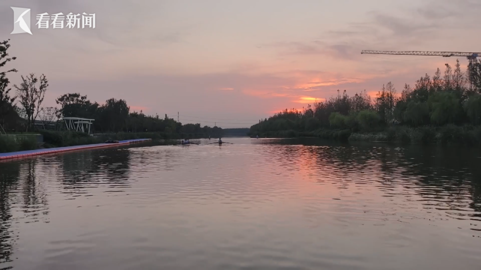 赛艇不仅展, Vujn