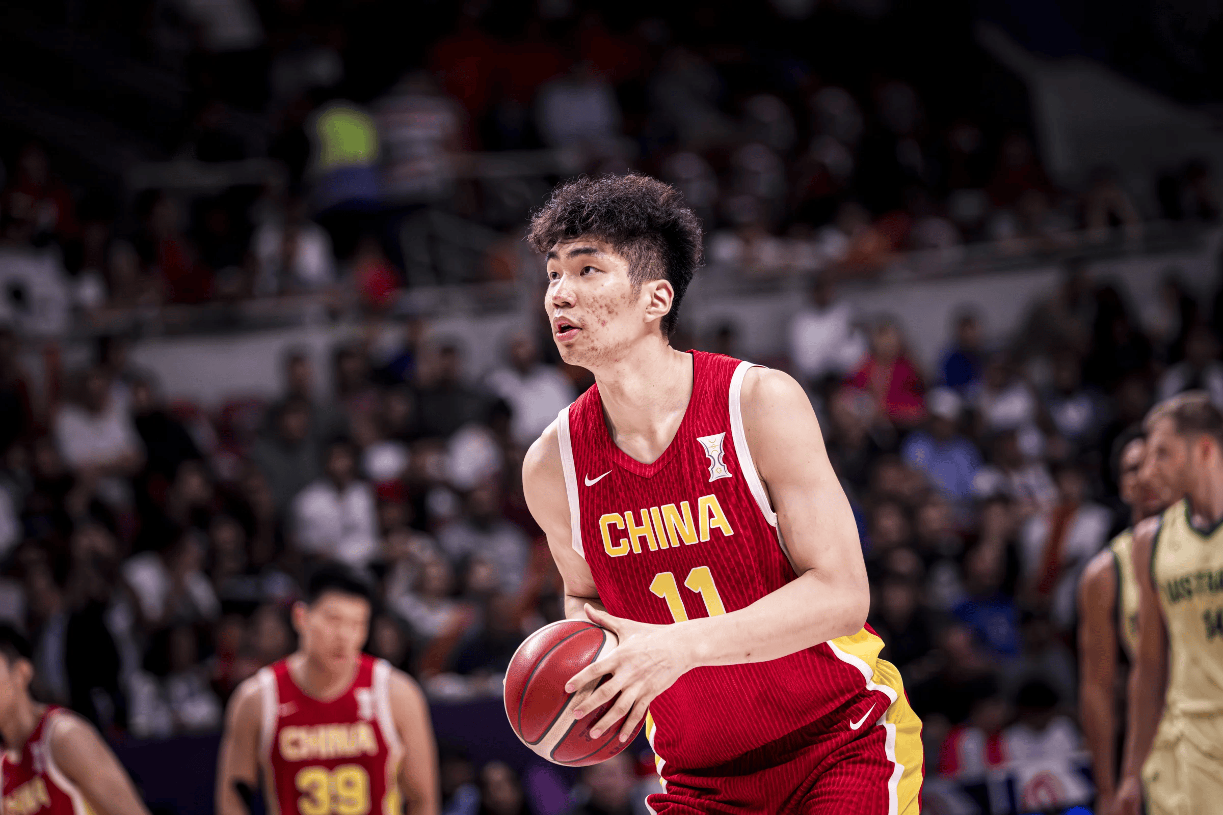 球去靠拢 球去靠拢